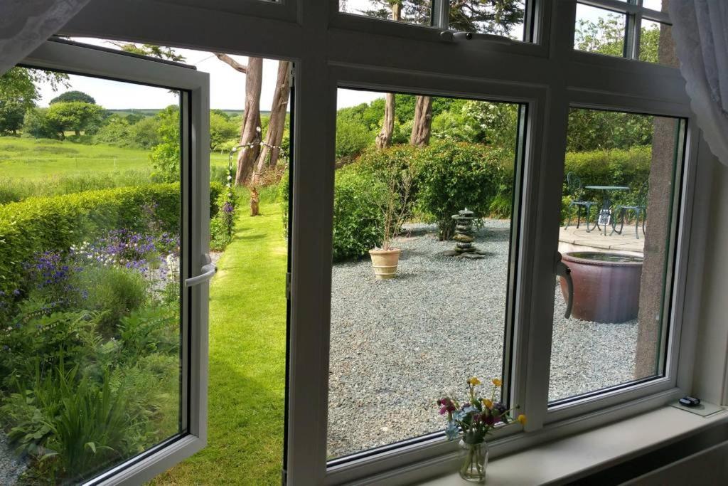 Saint Tudy Horsna Parc Retreat Bed & Breakfast エクステリア 写真